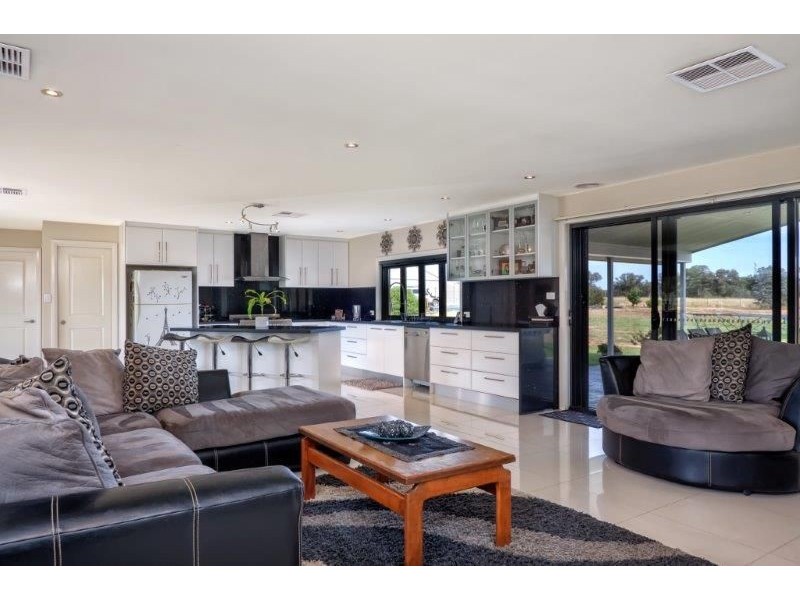 9 Olearia Place, Lake Albert, Wagga Wagga NSW 2650