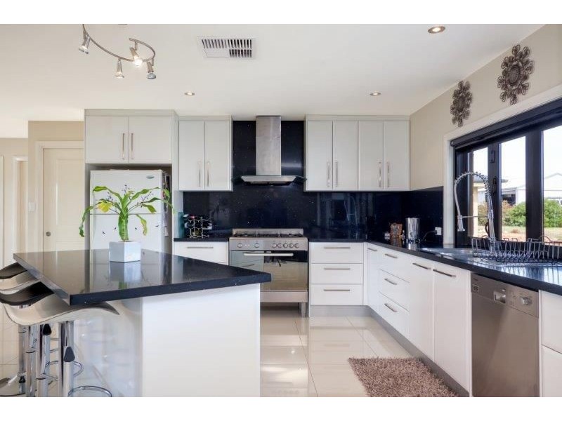9 Olearia Place, Lake Albert, Wagga Wagga NSW 2650