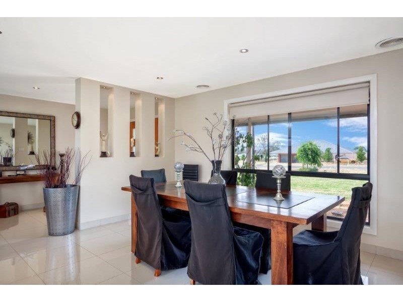 9 Olearia Place, Lake Albert, Wagga Wagga NSW 2650
