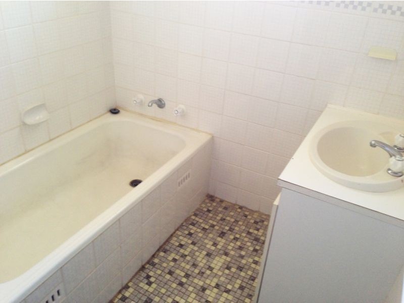 85 Grove Street, Wagga Wagga NSW 2650