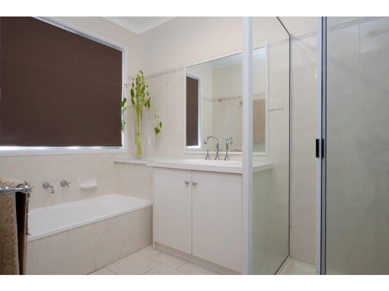 64 Simkin Crescent, Gracelands, Wagga Wagga NSW 2650