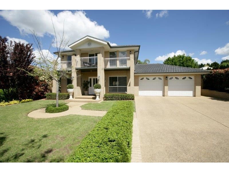 76 Lakehaven Drive, Lakehaven, Lake Albert NSW 2650