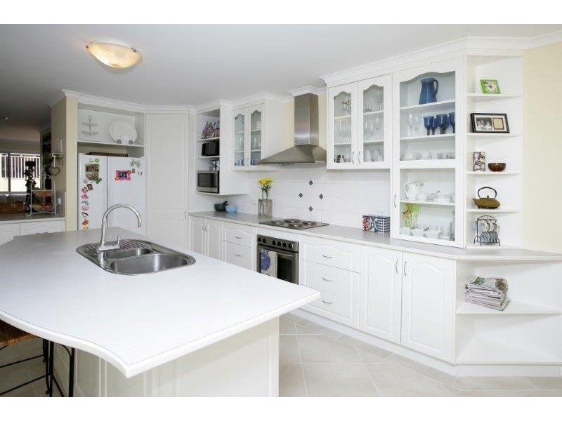 76 Lakehaven Drive, Lakehaven, Lake Albert NSW 2650