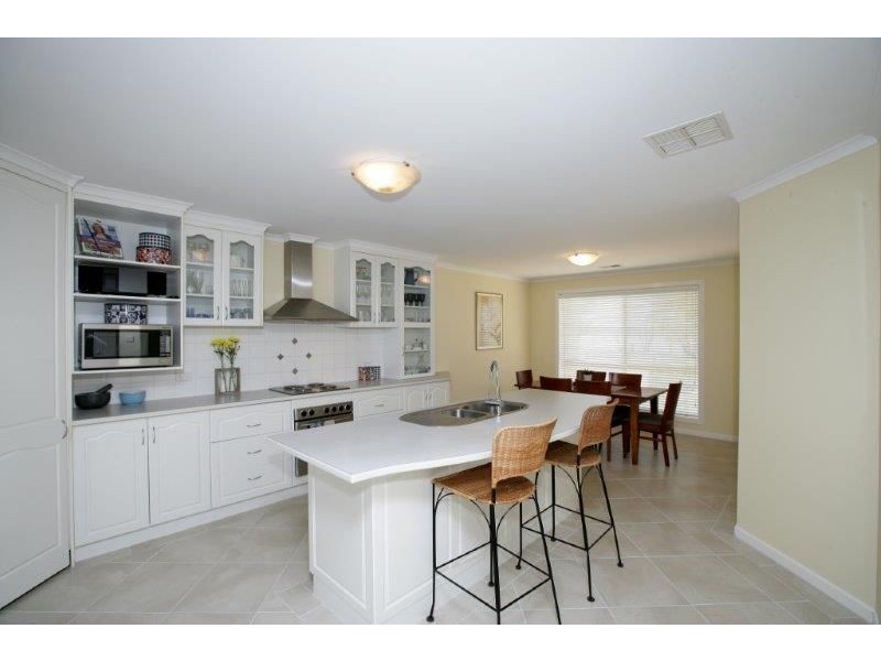 76 Lakehaven Drive, Lakehaven, Lake Albert NSW 2650