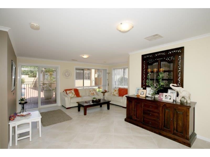 76 Lakehaven Drive, Lakehaven, Lake Albert NSW 2650