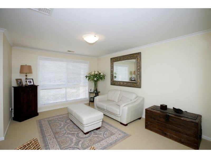 76 Lakehaven Drive, Lakehaven, Lake Albert NSW 2650