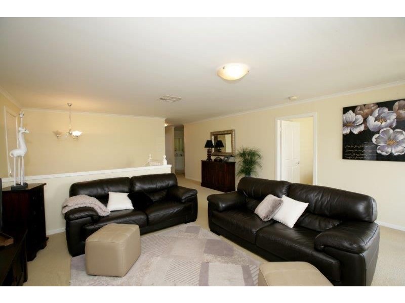 76 Lakehaven Drive, Lakehaven, Lake Albert NSW 2650