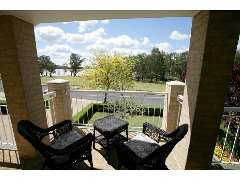 76 Lakehaven Drive, Lakehaven, Lake Albert NSW 2650