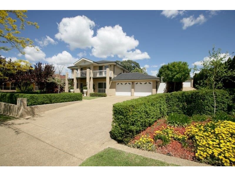 76 Lakehaven Drive, Lakehaven, Lake Albert NSW 2650