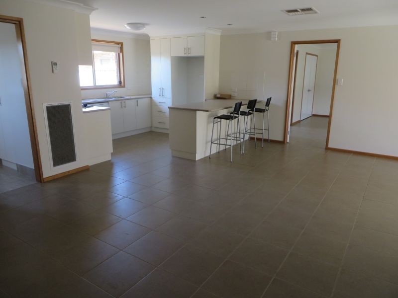 6 Pinnacle Place, Estella NSW 2650