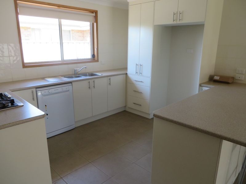 6 Pinnacle Place, Estella NSW 2650