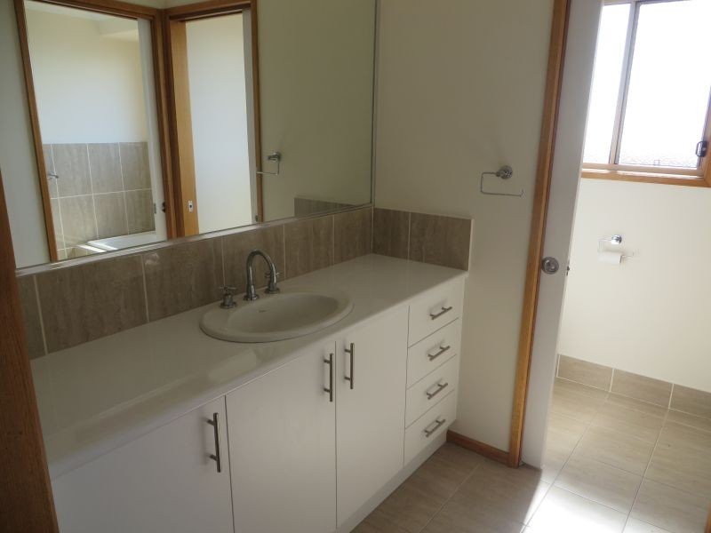 6 Pinnacle Place, Estella NSW 2650