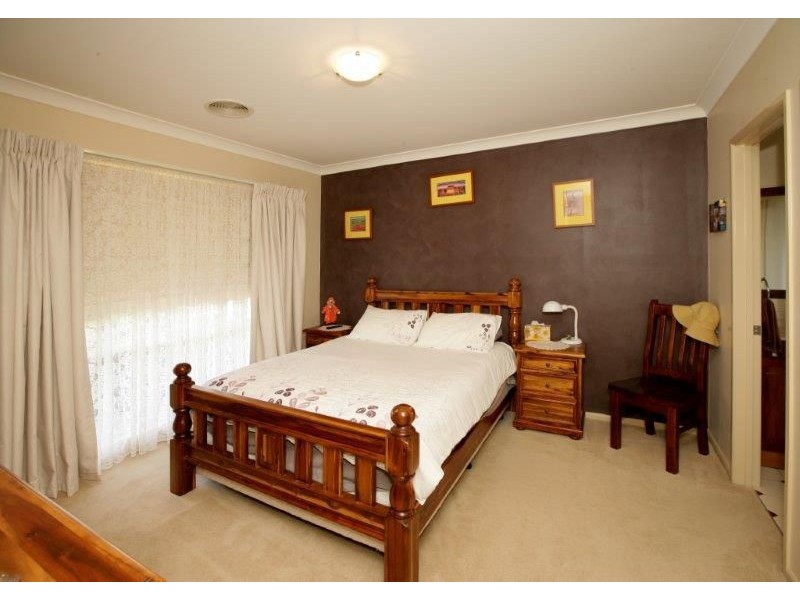 13 Ironbark Place, Springvale NSW 2650