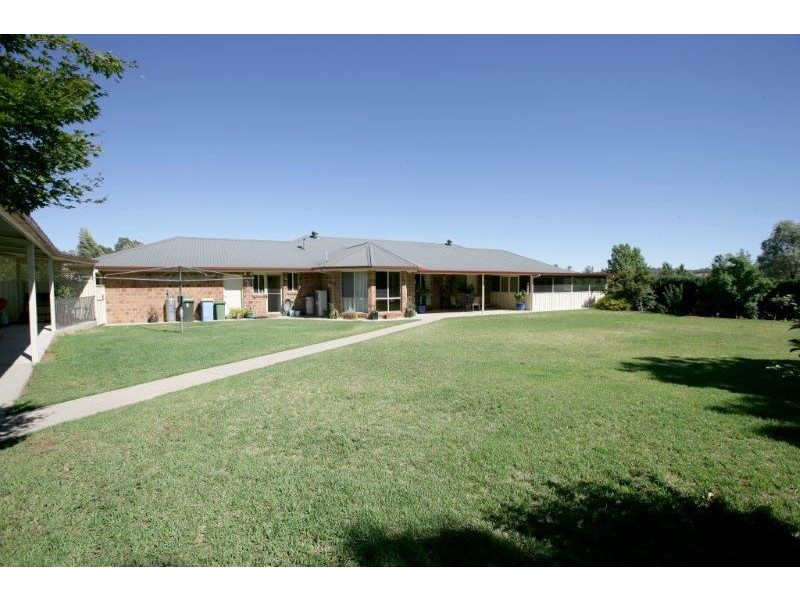 13 Ironbark Place, Springvale NSW 2650