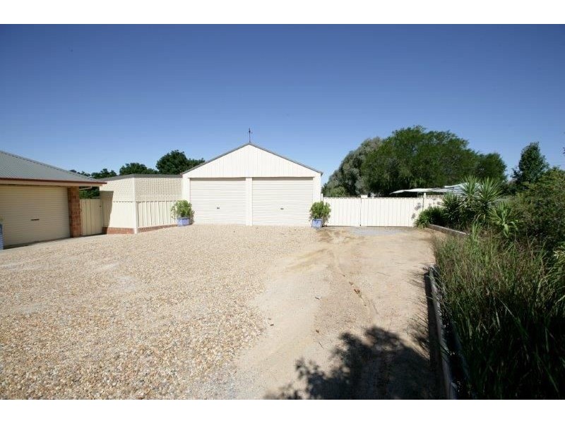 13 Ironbark Place, Springvale NSW 2650