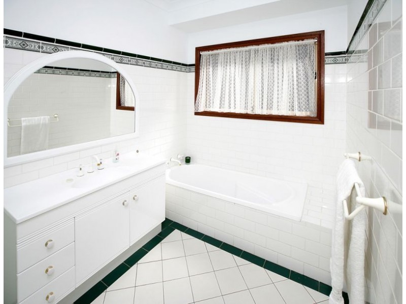 38 Amaroo Street, Kooringal, Wagga Wagga NSW 2650