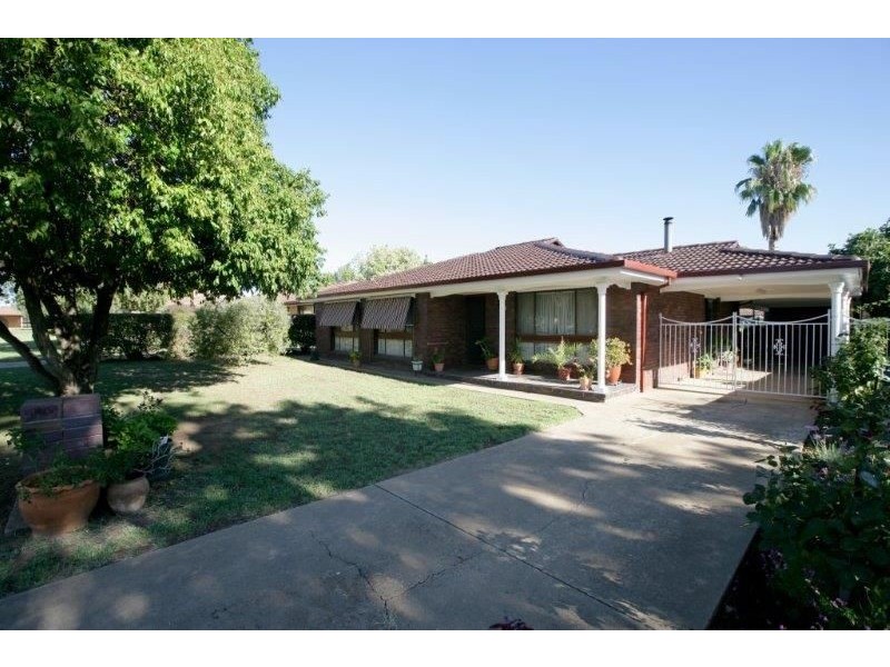 11 Buchanan Street, Lake Albert, Wagga Wagga NSW 2650