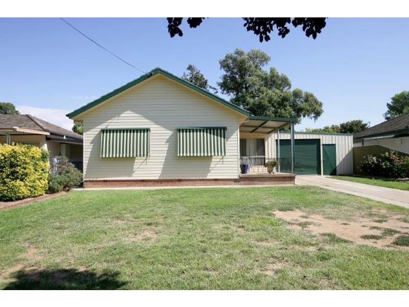 16 Cutler Avenue, Kooringal NSW 2650