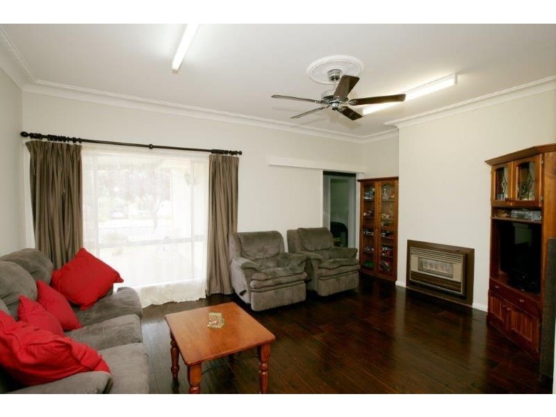 16 Cutler Avenue, Kooringal NSW 2650