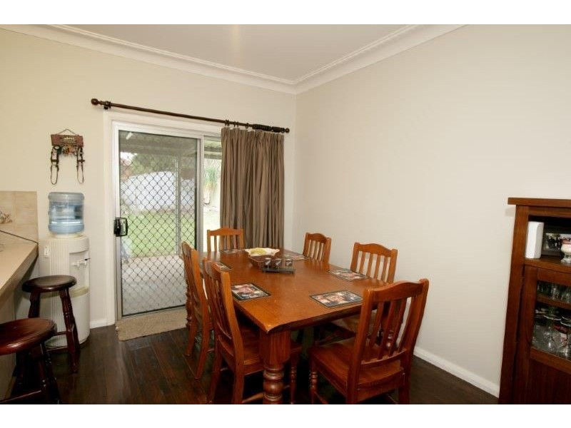 16 Cutler Avenue, Kooringal NSW 2650