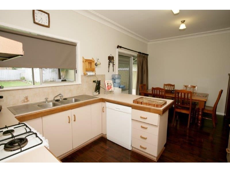 16 Cutler Avenue, Kooringal NSW 2650