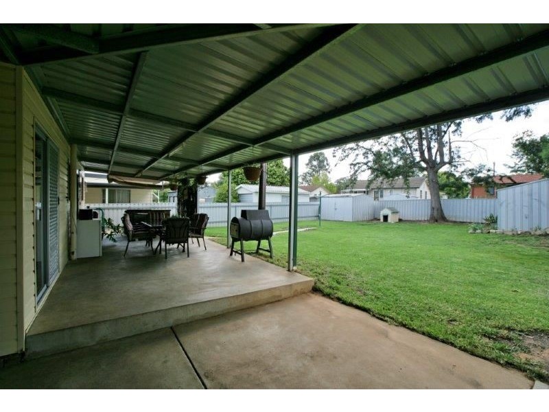 16 Cutler Avenue, Kooringal NSW 2650