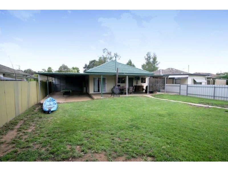 16 Cutler Avenue, Kooringal NSW 2650