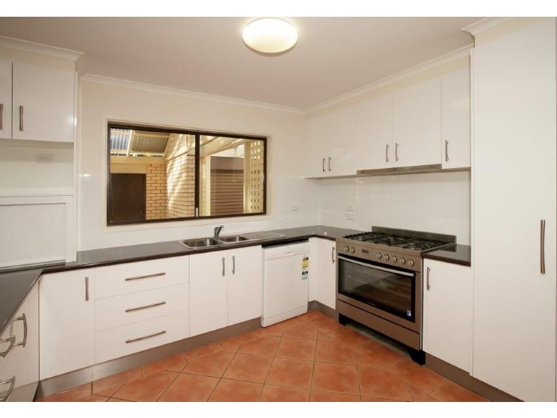 9 Avon Avenue, Lake Albert NSW 2650