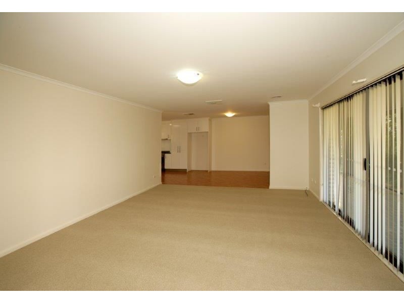 9 Avon Avenue, Lake Albert NSW 2650