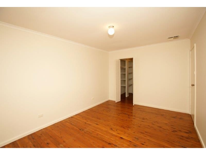 9 Avon Avenue, Lake Albert NSW 2650