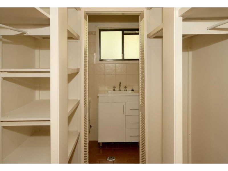 9 Avon Avenue, Lake Albert NSW 2650