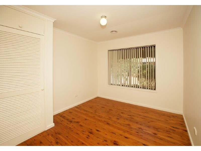 9 Avon Avenue, Lake Albert NSW 2650