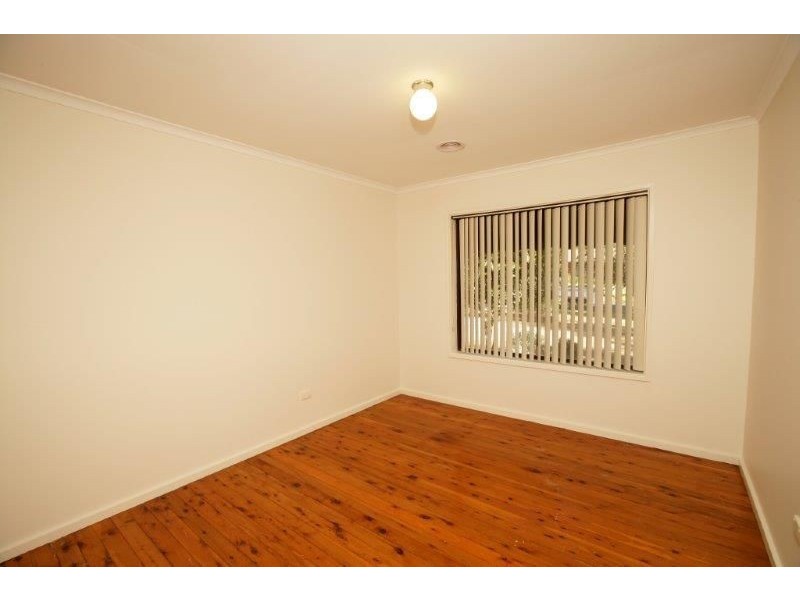 9 Avon Avenue, Lake Albert NSW 2650