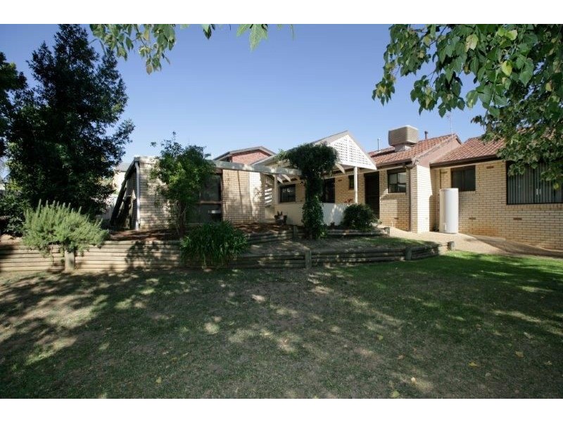 9 Avon Avenue, Lake Albert NSW 2650