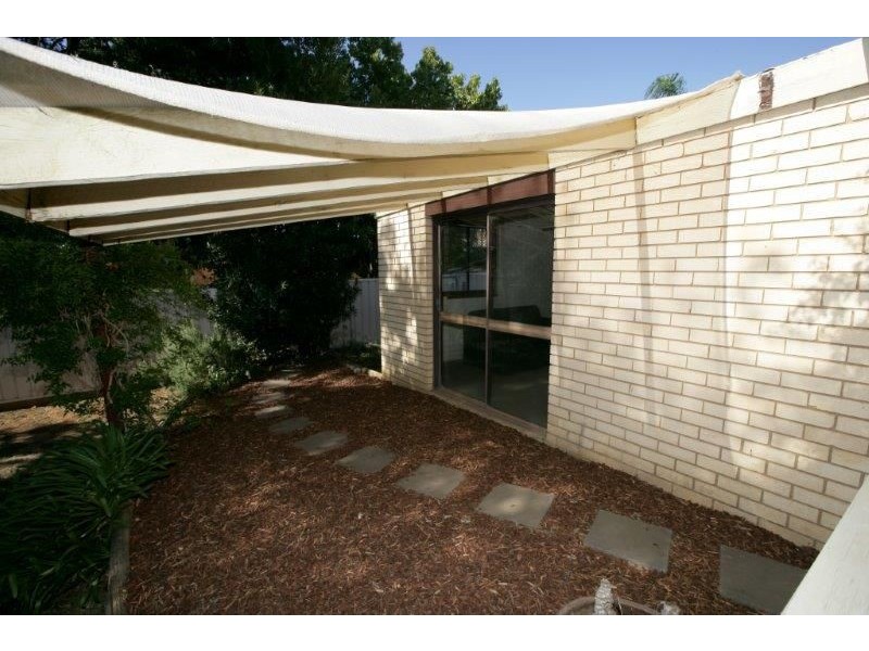 9 Avon Avenue, Lake Albert NSW 2650