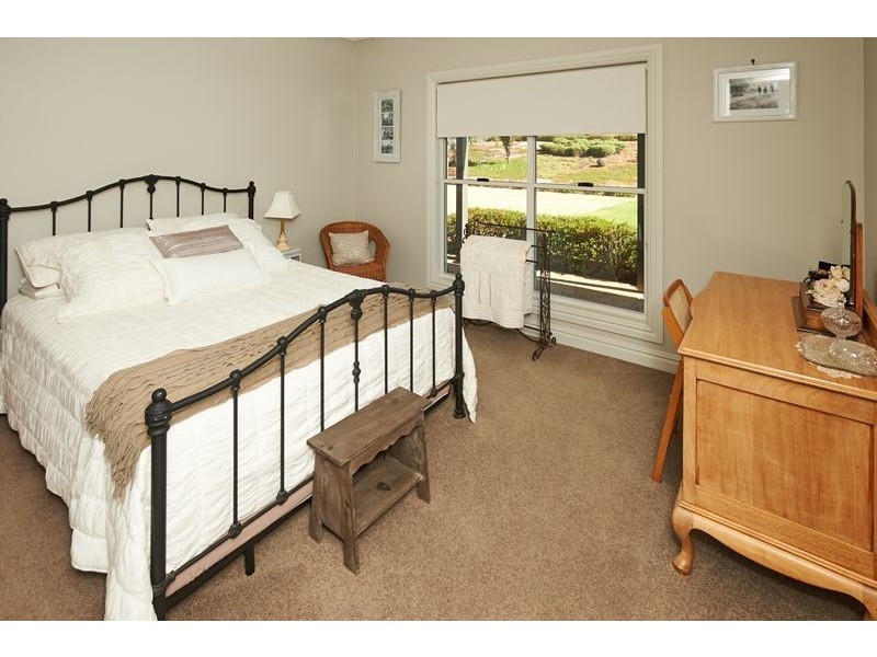 8 Kalmia Place, Springvale NSW 2650
