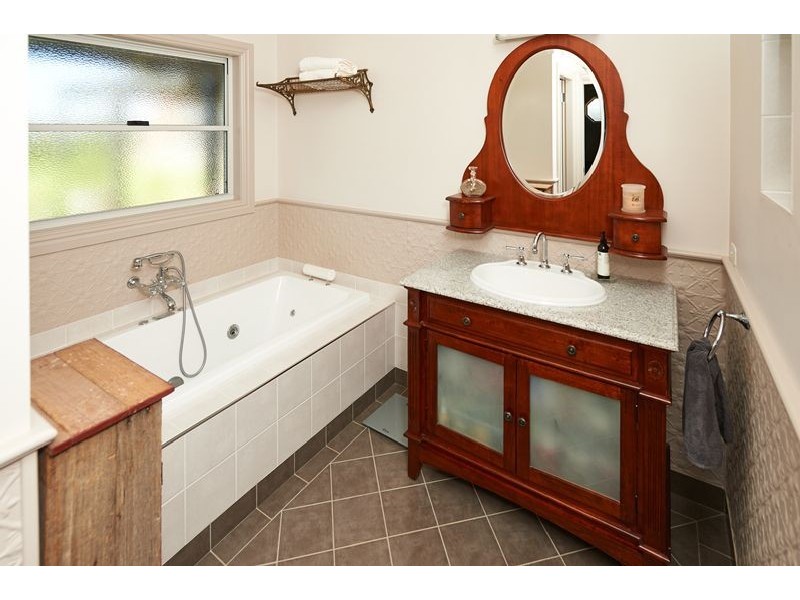 8 Kalmia Place, Springvale NSW 2650
