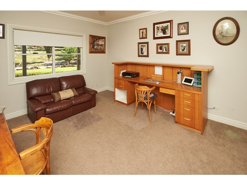 8 Kalmia Place, Springvale NSW 2650