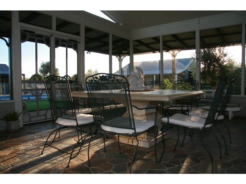 8 Kalmia Place, Springvale NSW 2650