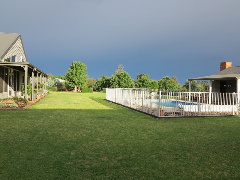 8 Kalmia Place, Springvale NSW 2650