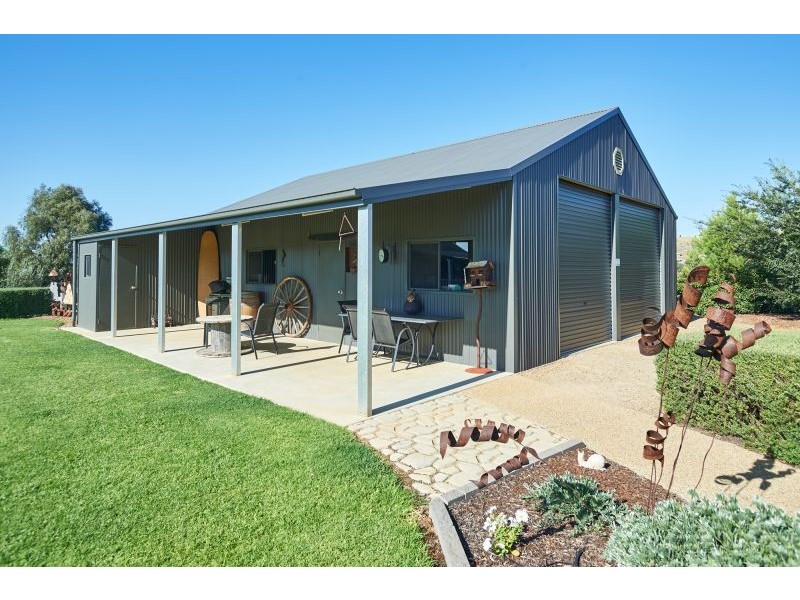 8 Kalmia Place, Springvale NSW 2650