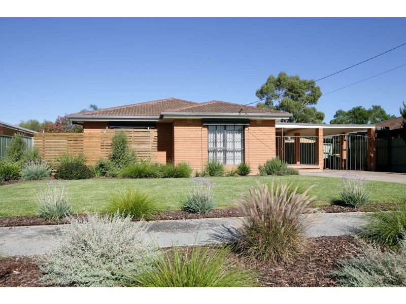 4 Huron Crescent, Lake Albert, Wagga Wagga NSW 2650