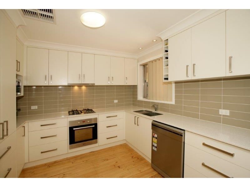 4 Huron Crescent, Lake Albert, Wagga Wagga NSW 2650