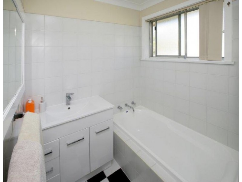 4 Huron Crescent, Lake Albert, Wagga Wagga NSW 2650