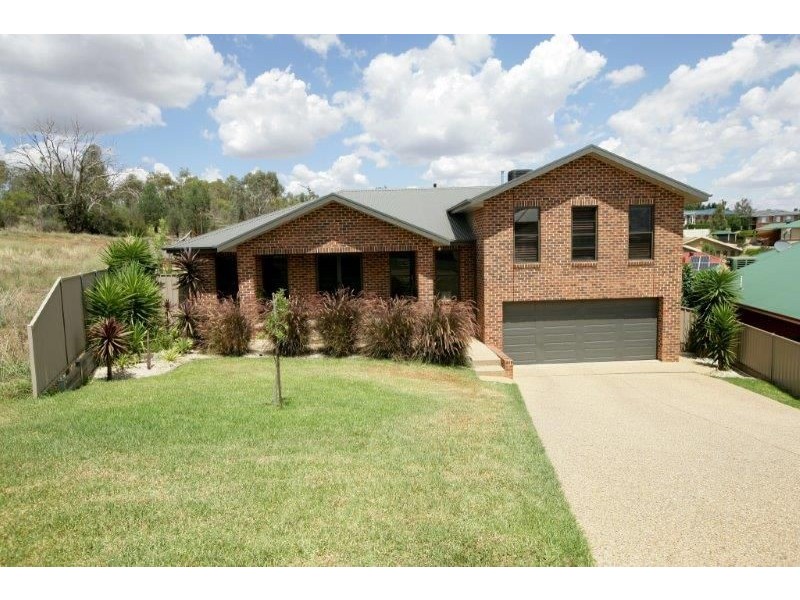 6 Kyalla Place, Bourkelands NSW 2650