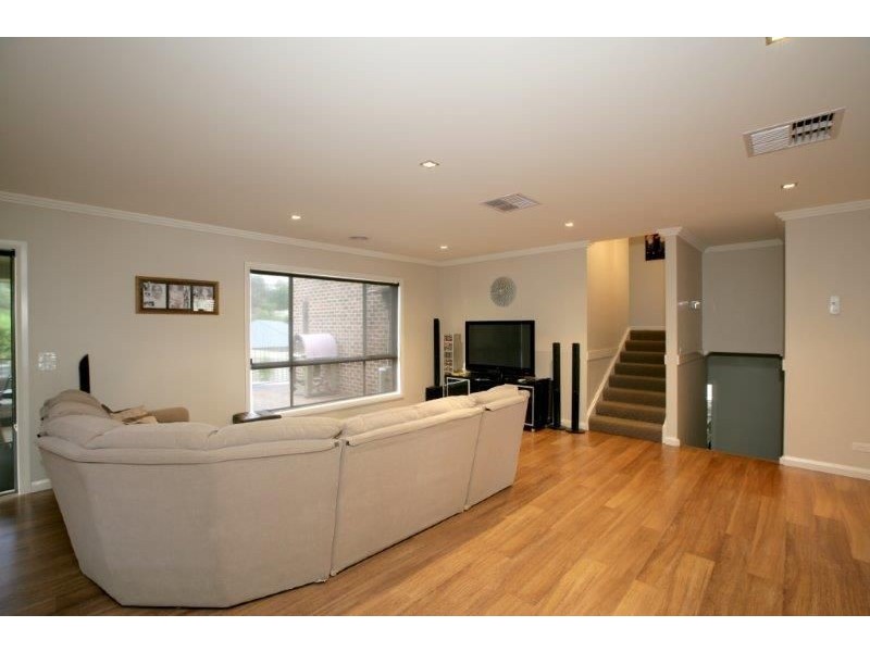 6 Kyalla Place, Bourkelands NSW 2650