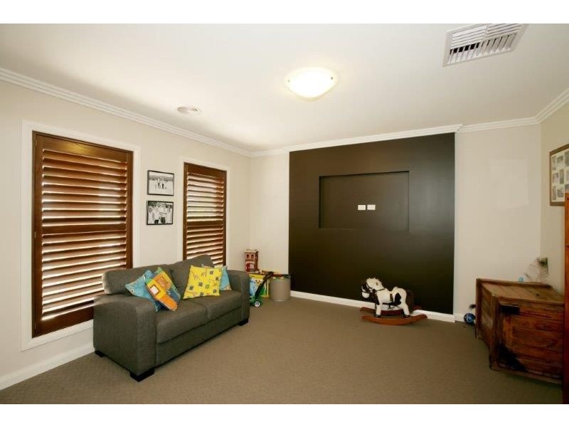6 Kyalla Place, Bourkelands NSW 2650
