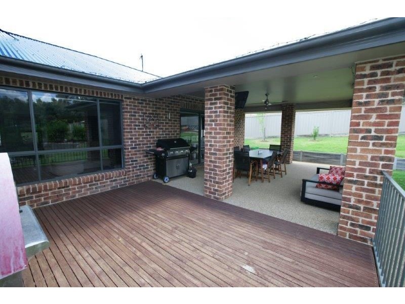 6 Kyalla Place, Bourkelands NSW 2650