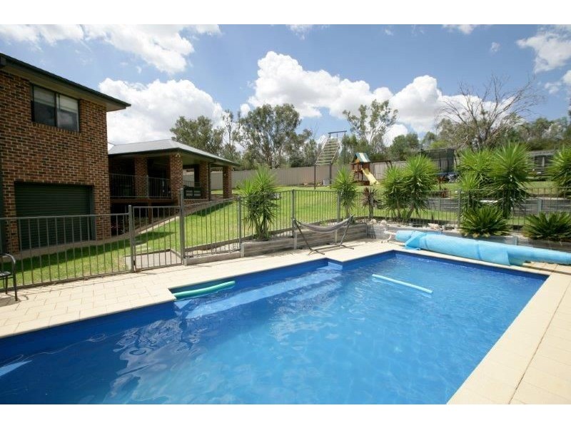 6 Kyalla Place, Bourkelands NSW 2650