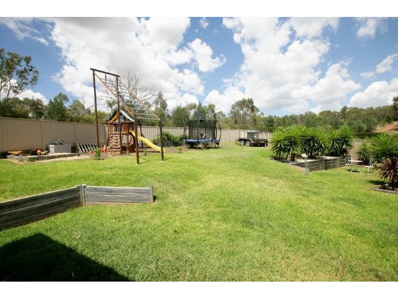 6 Kyalla Place, Bourkelands NSW 2650